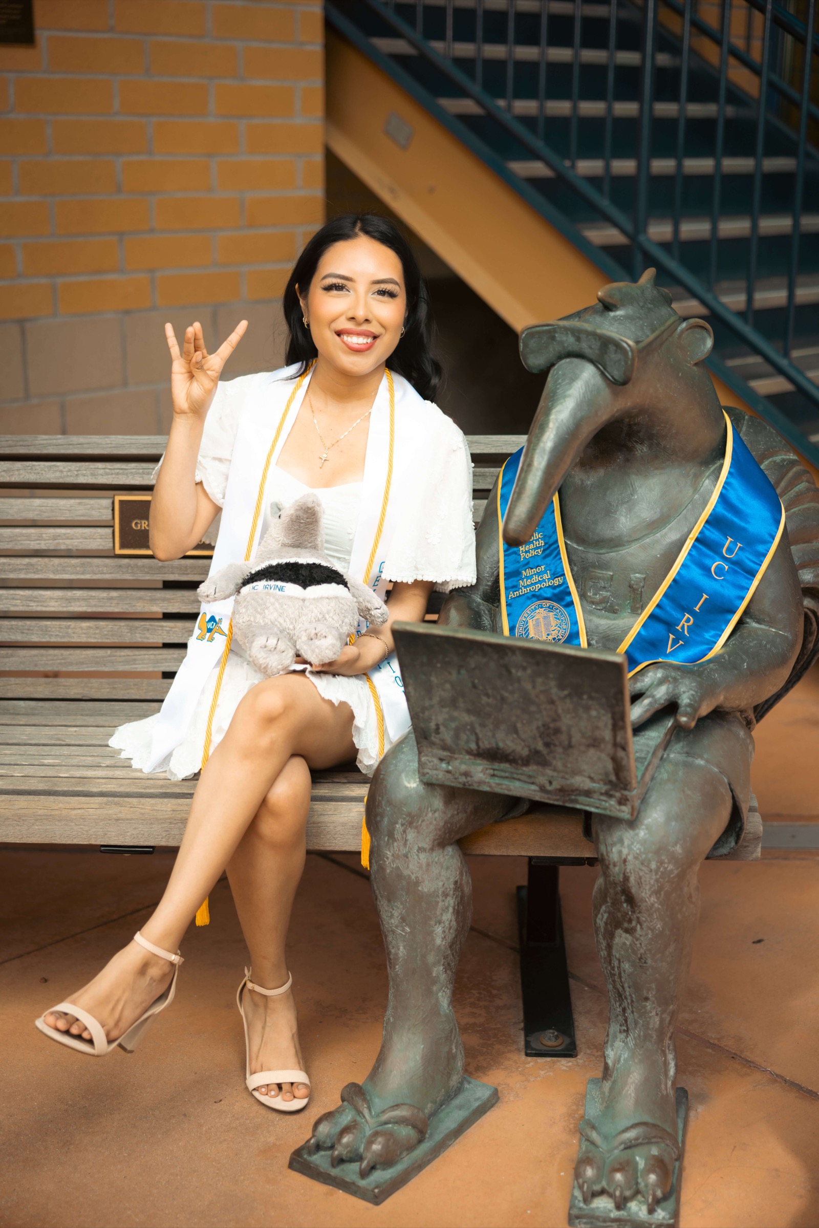 Peter the Anteater Statue graduation photo